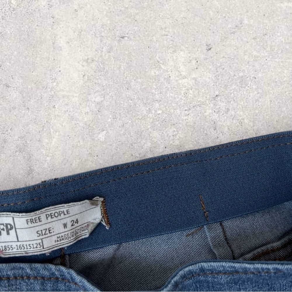 Free People Flare Low Waisted Jean Elastic Waist Band Size 24 - Picture 10 of 10